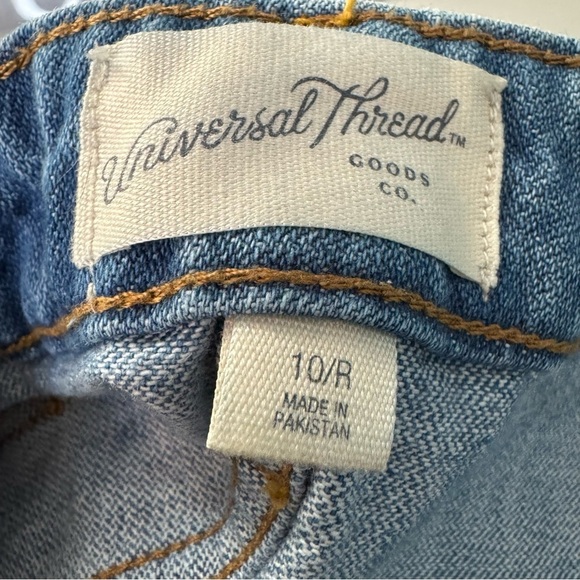 ✨3/$20✨ Universal Thread High Rise Boyfriend Jeans with Cargo Pockets. Size 10 R - Picture 3 of 13